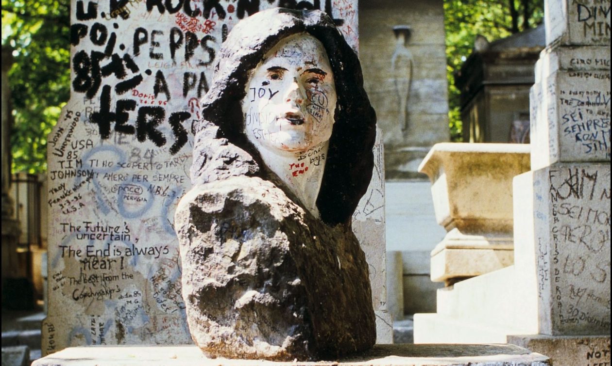 Η-προτομή-του-Τζιμ-Μόρισον-που-είχε-κλαπεί-το-1988-από-τον-τάφο-του-στο-Παρίσι-βρέθηκε-τυχαία