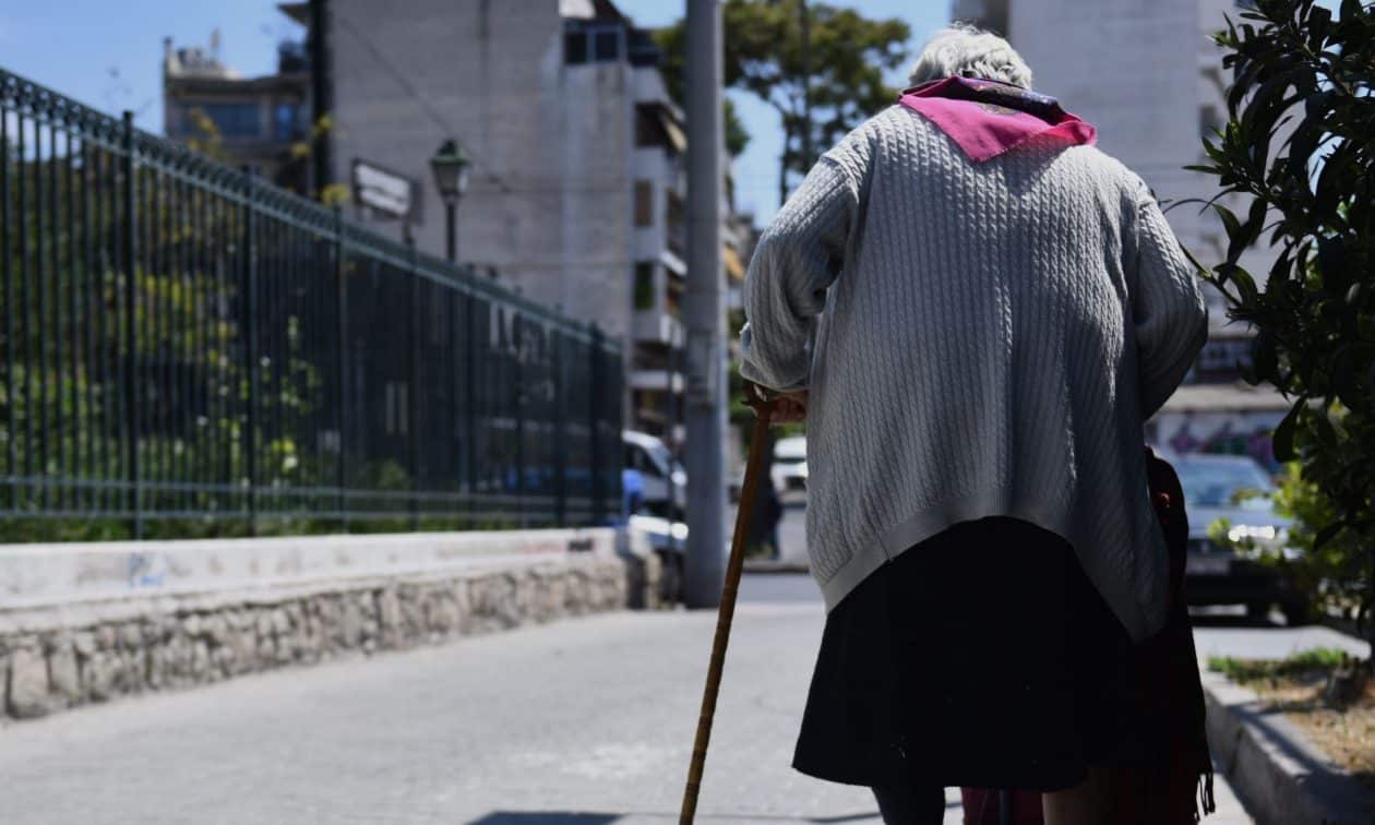 Αχαΐα:-Οικιακή-βοηθός-άδειασε-τραπεζικό-λογαριασμό-90χρονης-–-Λεία-30.000-ευρώ