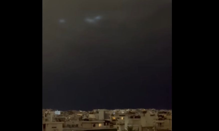 Το-ασυνήθιστο-φαινόμενο-μαγνήτισε-τα-βλέμματα-στον-Αττικό-ουρανό