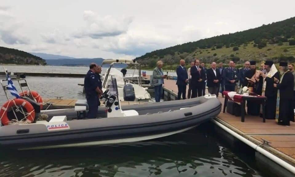 Στη-Μεγάλη-Πρέσπα-πλέει-το-νέο-ταχύπλοο-σκάφος-της-ΕΛΑΣ.