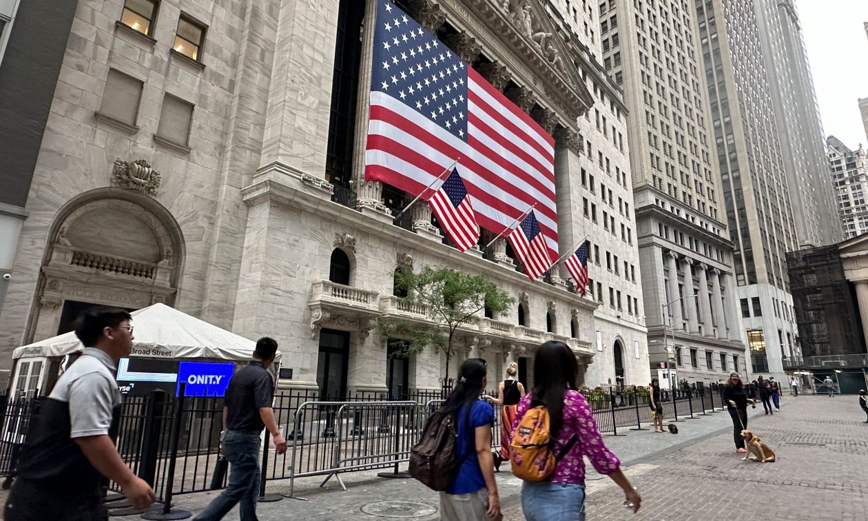 Επιφυλακτικότητα-στη-wall-street-μετά-τη-συνάντηση-Τραμπ-–-Πάουελ