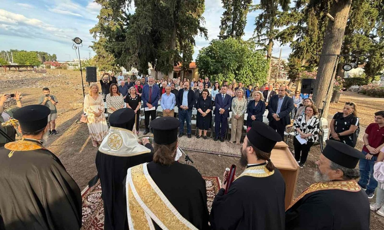 Βόλος:-Τους-αρχαιολογικούς-χώρους-των-Φθιώτιδων-Θηβών-επισκέφθηκε-η-Μενδώνη