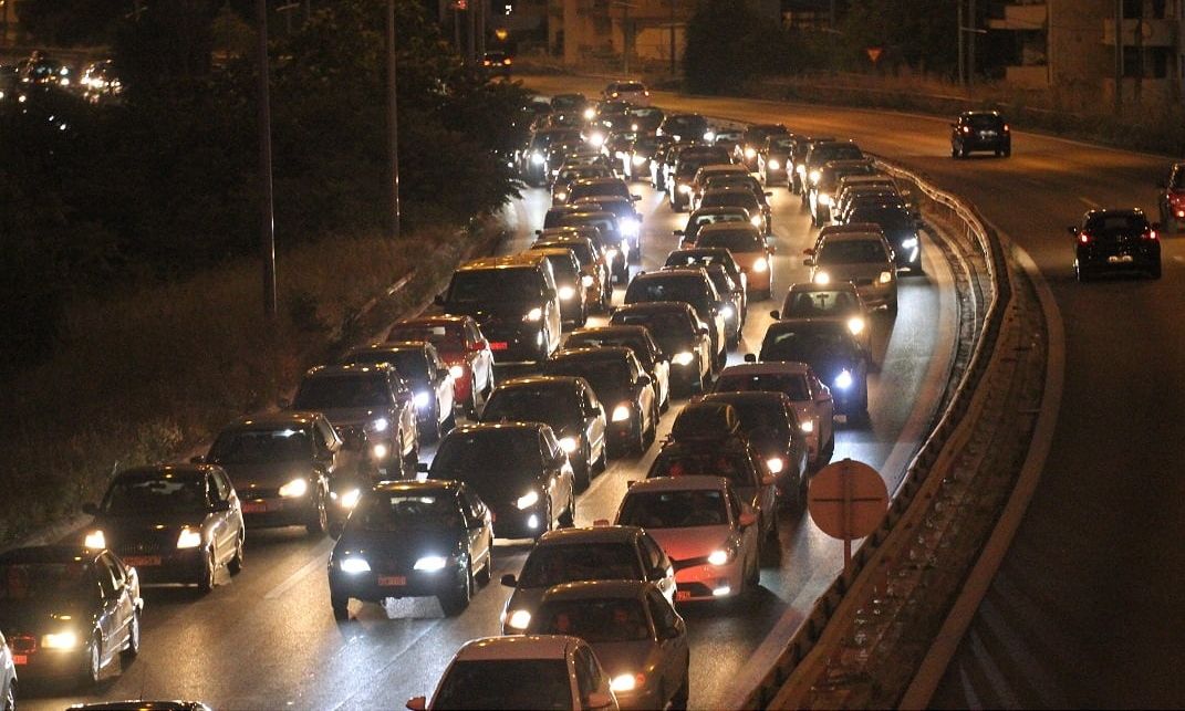 Θεσσαλονίκη:-Σε-εξέλιξη-η-επιστροφή-των-εκδρομέων-Χιλιάδες-οχήματα-επιστρέφουν-από-τη-Χαλκιδική