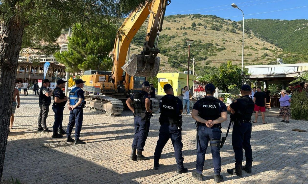 Επιλεκτικές-κατεδαφίσεις-στη-Βόρειο-Ήπειρο:-Η-Ομόνοια-Χειμάρρας-καταγγέλλει-πολιτικές-σκοπιμότητες