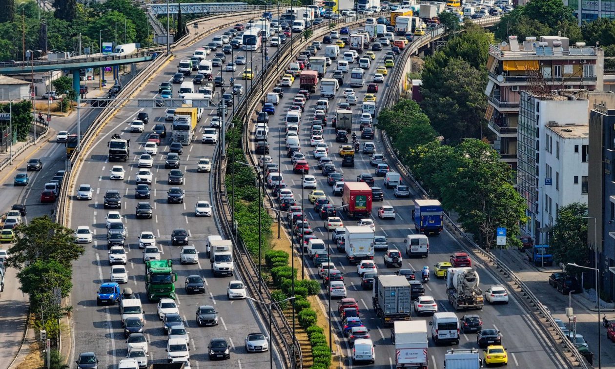 Κίνηση-τώρα:-Στο-κόκκινο-ο-Κηφισός-–-20λεπτες-καθυστερήσεις-στην-Αττική-Οδό