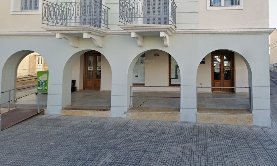 Σύρος:-Τα-έκανε «γης-Μαδιάμ»-μέσα-στο-ΚΕΠ,-γρονθοκόπησε-υπάλληλο-και-μετά-τον…-δάγκωσε