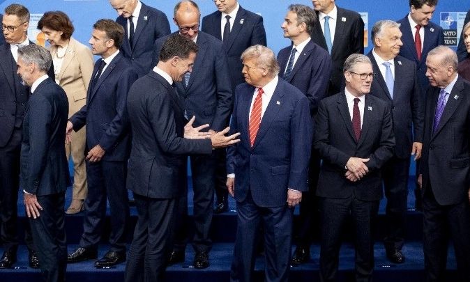«Τον-αποκαλούσαν-μπαμπά-στη-Χάγη».-Αποκαλύψεις-για-δουλοπρέπεια-Ευρωπαίων-πολιτικών-προς-Τραμπ