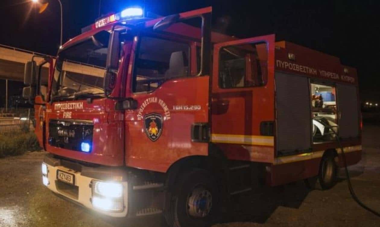 Μυτιλήνη:-Φωτιά-σε-καλαμιώνα-έξω-από-οικία-στο-χωριό-Σκουτάρο