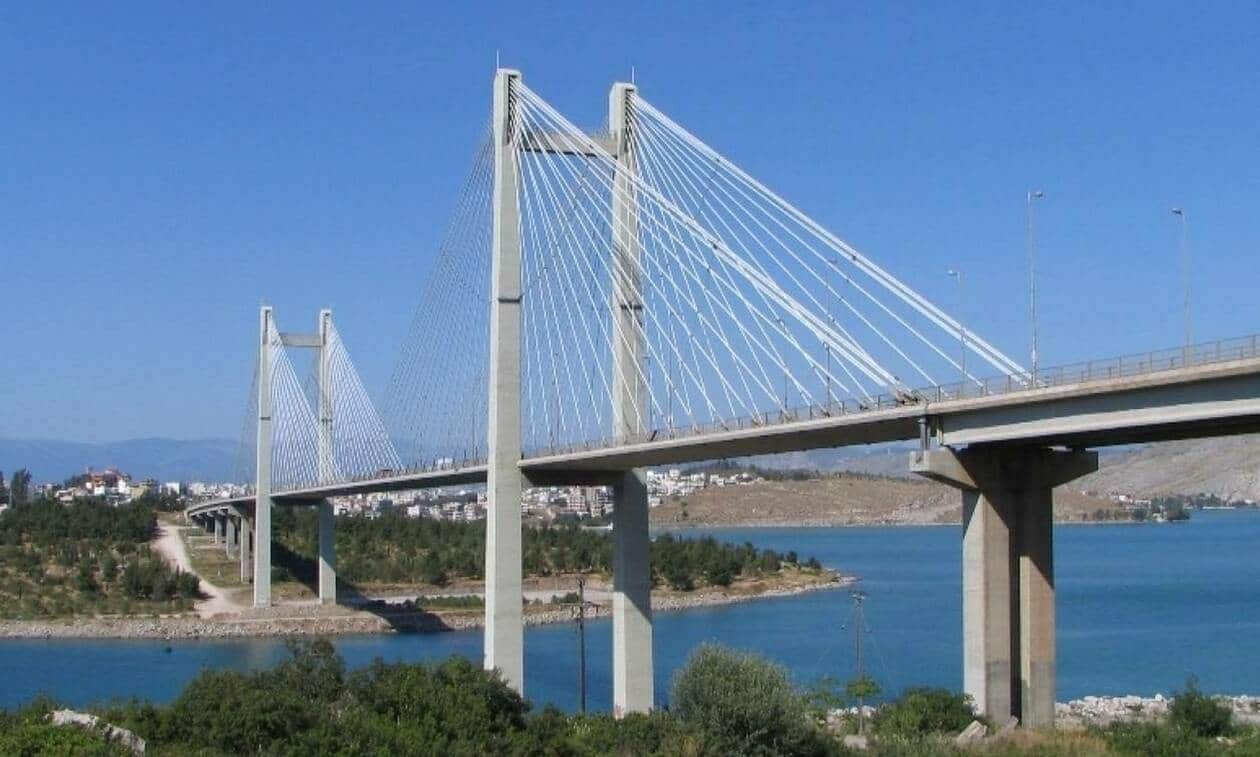 Τροχαίο-στην-Υψηλή-Γέφυρα-της-Χαλκίδας-–-Ουρές-από-την-κίνηση-μέχρι-το-Σχηματάρι