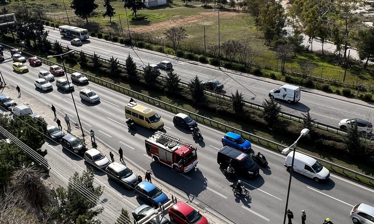 Αυξημένη-κίνηση-στη-λεωφόρο-Βουλιαγμένης-εξαιτίας-τροχαίου-ατυχήματος