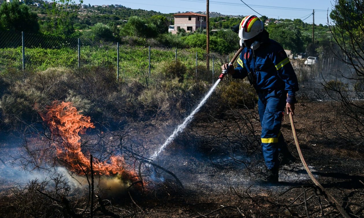 Φωτιά-στο-Χαμέζι-Σητείας-–-«Σηκώθηκαν»-δύο-ελικόπτερα