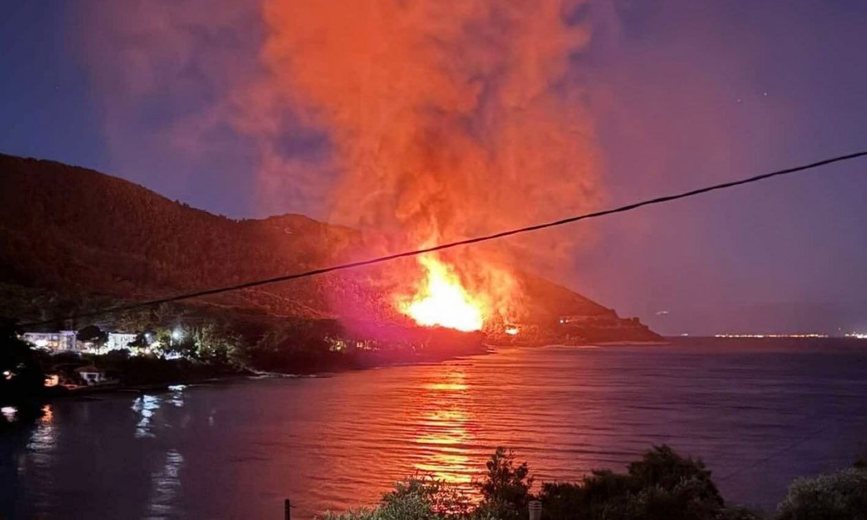 Φωτιά-στη-Θάσο-–-Στο-Γλυκάδι-το-μέτωπο-της-πυρκαγιάς