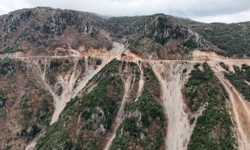 Άραχθος:-«Καταρράκτες»-από-μπάζα,-διαμαρτυρίες-και-μηνύσεις-στα-Τζουμέρκα
