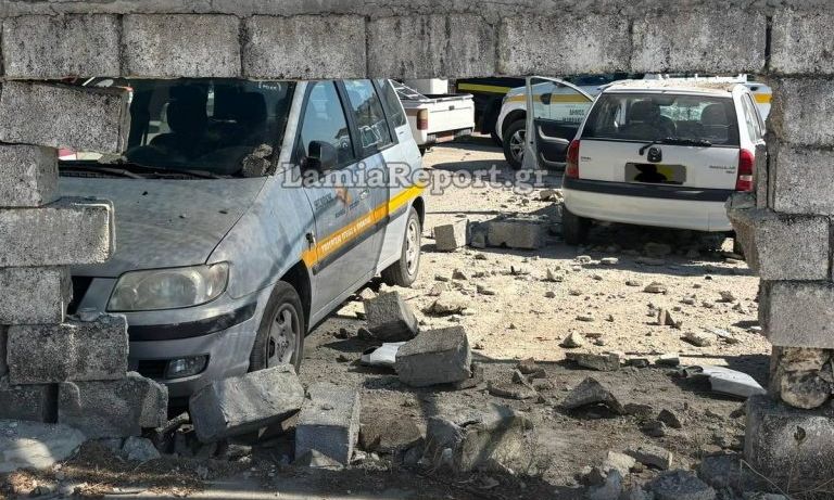 Απίστευτο-τροχαίο-στη-Φθιώτιδα:-Δεν-έπιασαν-τα-φρένα-και-πέρασε-μέσα-από-τοίχο