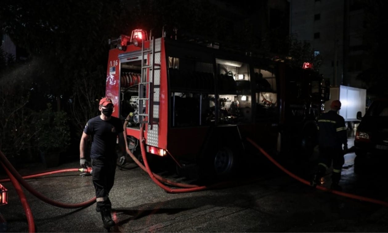 Φωτιά-στην-Αθήνα:-Στις-φλόγες-ισόγειος-χώρος-καταστήματος-–-Απομακρύνθηκαν-ένοικοι-από-διαμερίσματα
