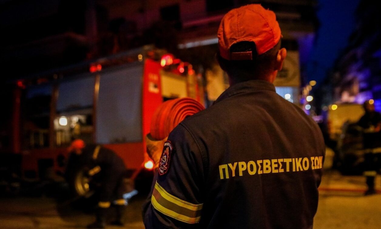 Φωτιά-σε-κτήριο-στο-Πέραμα-–-Ισχυρές-πυροσβεστικές-δυνάμεις-στο-σημείο