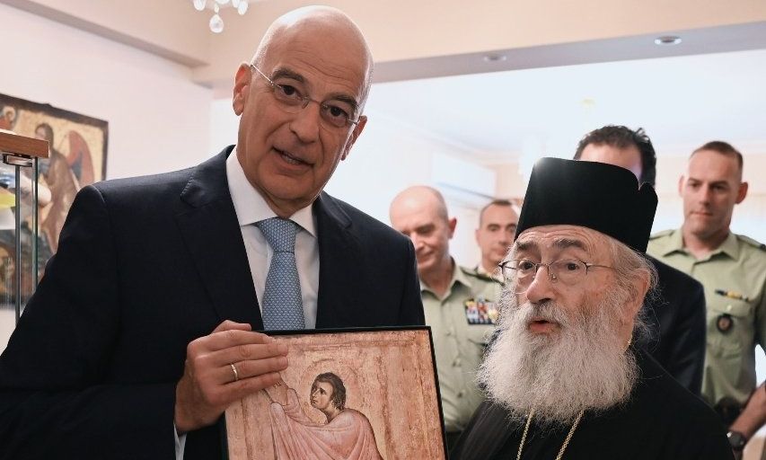 «Αμέριστη-στήριξη-στη-Μονή-Σινά»-–-Συνάντηση-του-Νίκου-Δένδια-με-τον-Αρχιεπίσκοπο-της-Μονής