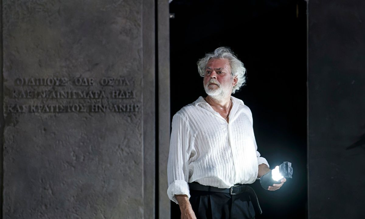 «Οιδίποδας»-του-Γιάννη-Χουβαρδά:-17.000-θεατές-είδαν-την-παράσταση-στο-Αρχαίο-Θέατρο-Επιδαύρου