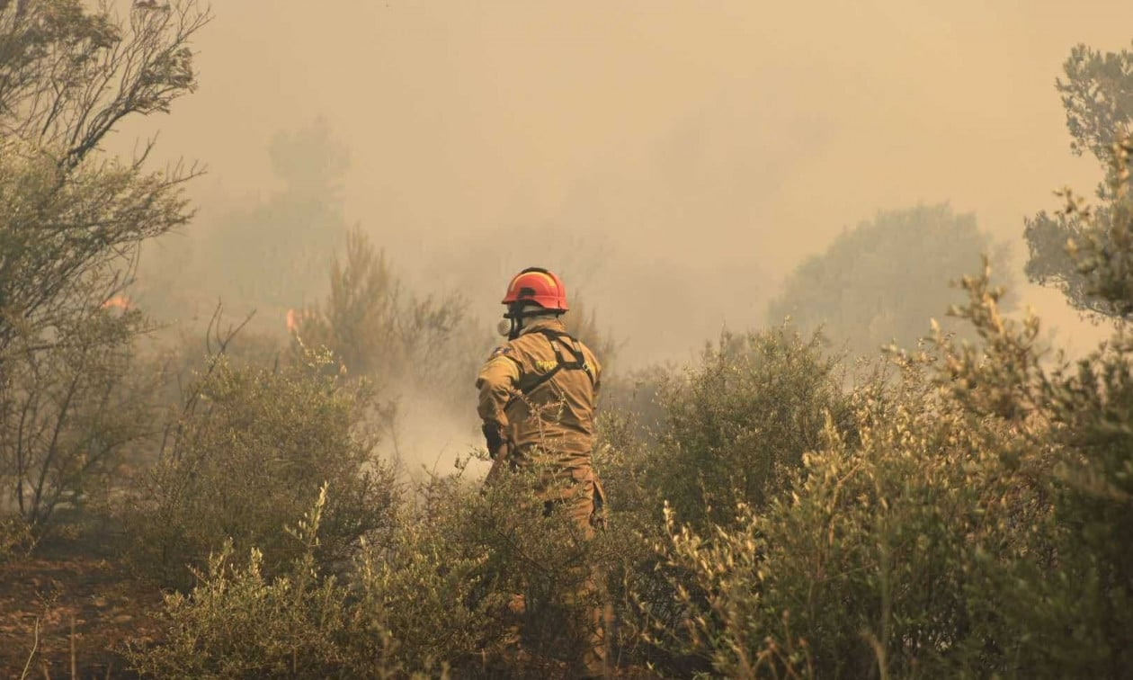 Φωτιά-στη-Μεσσηνία:-Καλύτερη-η-εικόνα-–-Καίει-σε-ορεινό-δύσβατο-σημείο