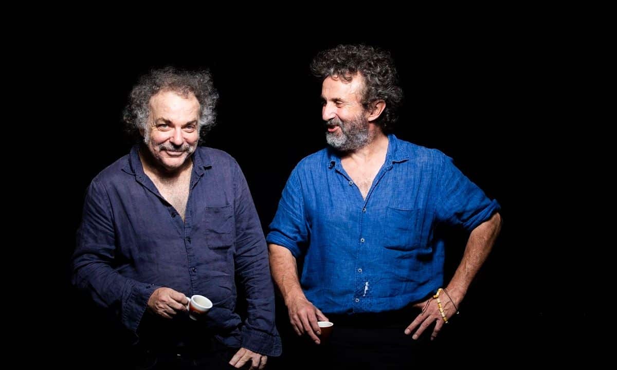 Οι-xylouris-white-υπόσχονται-μια-διονυσιακή-εμπειρία-στο-θέατρο-«Δόρα-Στράτου»