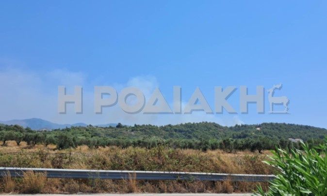 Φωτιά-στη-Ρόδο:-Καίει-ανάμεσα-σε-Θολό-και-Σορωνή