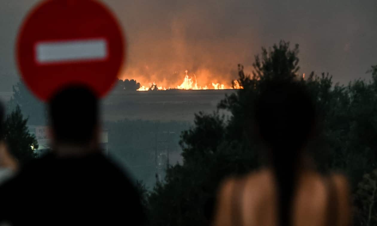 Φωτιές:-Εκκενώνονται-τα-Κέντρα-Υγείας-Αχαΐας-και-Θεσπρωτικού-–-«Το-ΕΣΥ-δίνει-μάχη»,-λέει-ο-Άδωνις