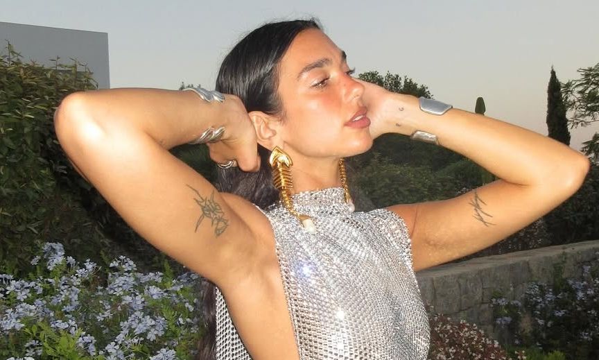 dua-lipa:-Το-ασύλληπτο-φόρεμα-χωρίς-εσώρουχο-που-έβαλε-στα-γενέθλιά-της