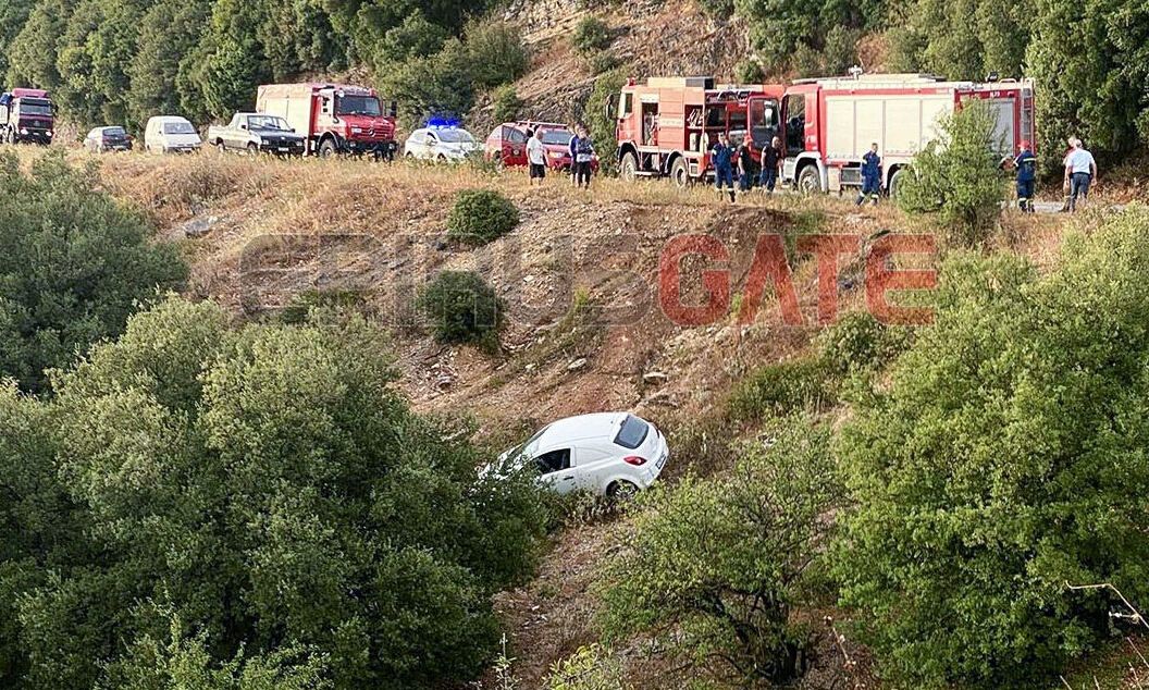 Ιωάννινα:-Σοβαρό-τροχαίο-ατύχημα-–-Αυτοκίνητο-εξετράπη-της-πορείας-του-και-κατέληξε-σε-γκρεμό