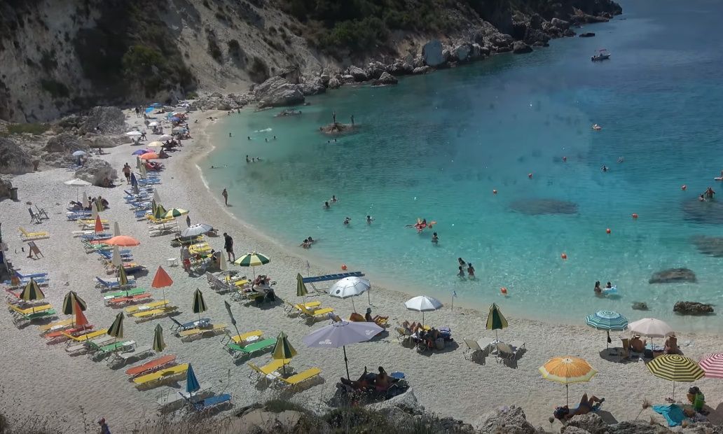 Λευκάδα:-Ιδιώτης-έβαλε-«διόδια»-10-ευρώ-σε-δημόσια-παραλία-–-Τι-απαντά-ο-δήμος