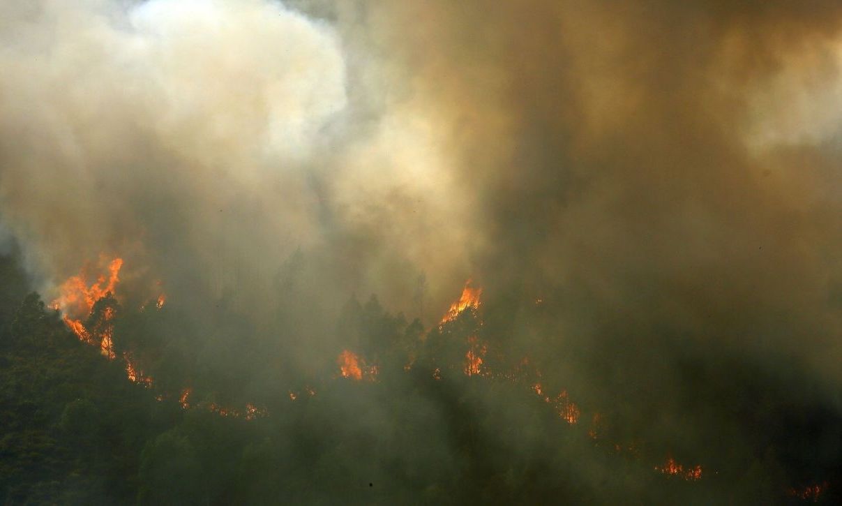 mega-fire-καίει-10-ημέρες-την-Πορτογαλία:-Στάχτη-600000-στρέμματα,-1.600-πυροσβέστες-στη-μάχη