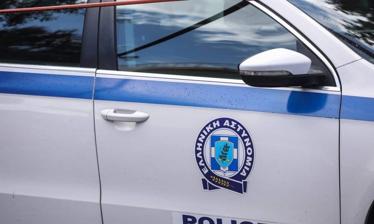 Σέρρες:-Τρεις-συλλήψεις-για-εξαπάτηση-ηλικιωμένου-–-Του-απέσπασαν-μετρητά,-χρυσαφικά-και-λίρες