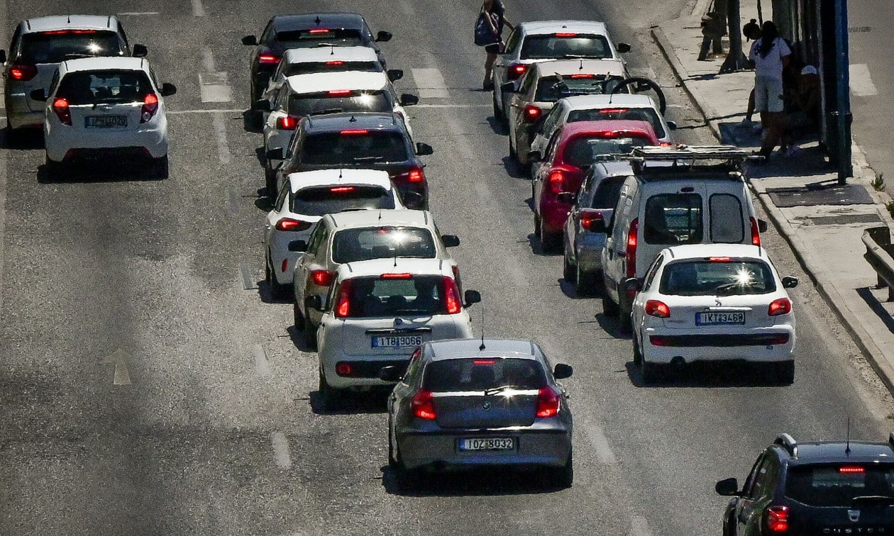 Τροχαίο-στη-Λ.-Αμαλίας-–-Καθυστερήσεις-στην-κίνηση