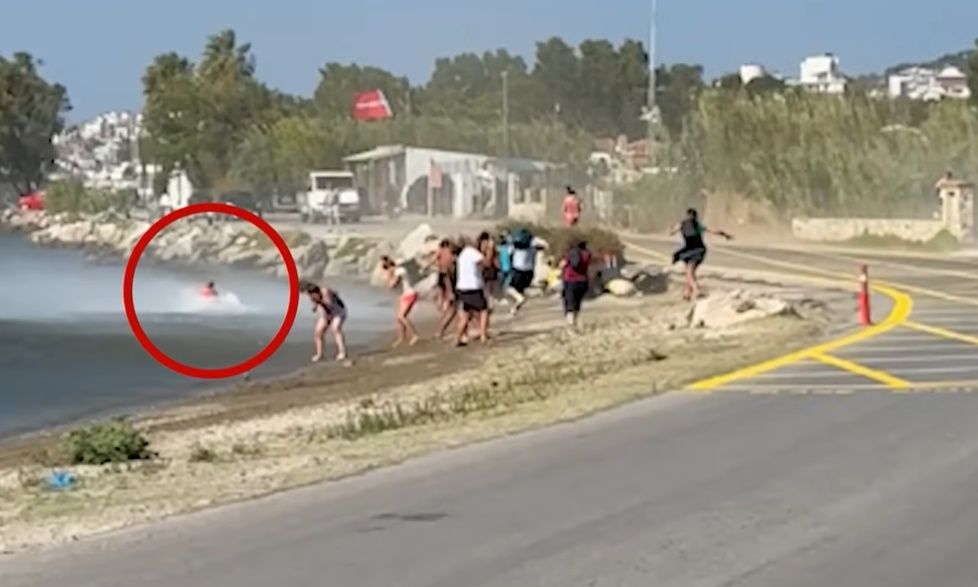 Αεροδρόμιο-Σκιάθου:-Το-αεροπλάνο-άνοιξε-τις-τουρμπίνες-και-πέταξε-στη-θάλασσα-τις-βαλίτσες