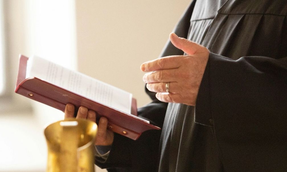 Φρίκη-στη-Γαλλία:-Ιερέας-παραδέχτηκε-ότι-ασελγούσε-σε-παιδιά