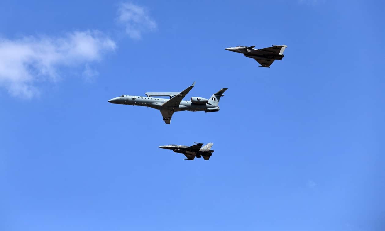 athens-flying-week-2025:-Ξεκίνησαν-τα-εναέρια-ακροβατικά-των-rafale-που-κόβουν-την-ανάσα
