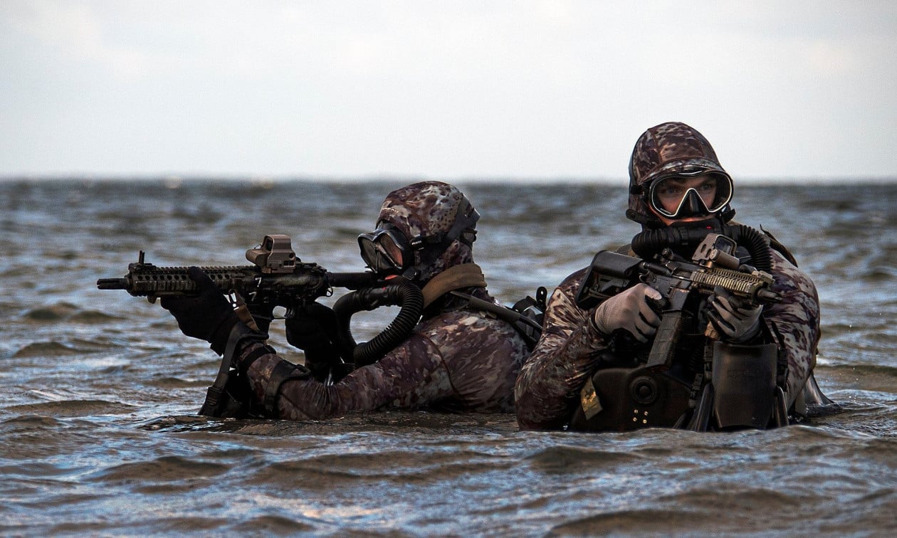 Η-ημέρα-που-οι-navy-seals-σκότωσαν-αθώους-στη-Βόρεια-Κορέα-–-Η-αποτυχημένη-«κατασκοπική»-επιχείρηση