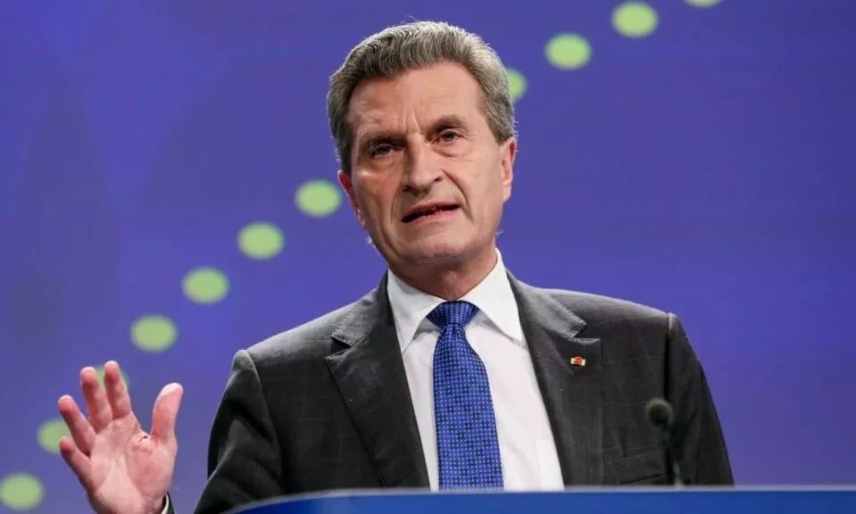Κύπρος-–-«Φιλελεύθερος»-για-καλώδιο:-Ποια-σχέση-είχε-ο-Γερμανός-πρώην-επίτροπος-Γκίντερ-Έτιγκερ;