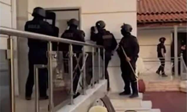 Ζεφύρι:-Μεγάλη-αστυνομική-επιχείρηση-σε-οικισμό-–-Τουλάχιστον-8-συλλήψεις