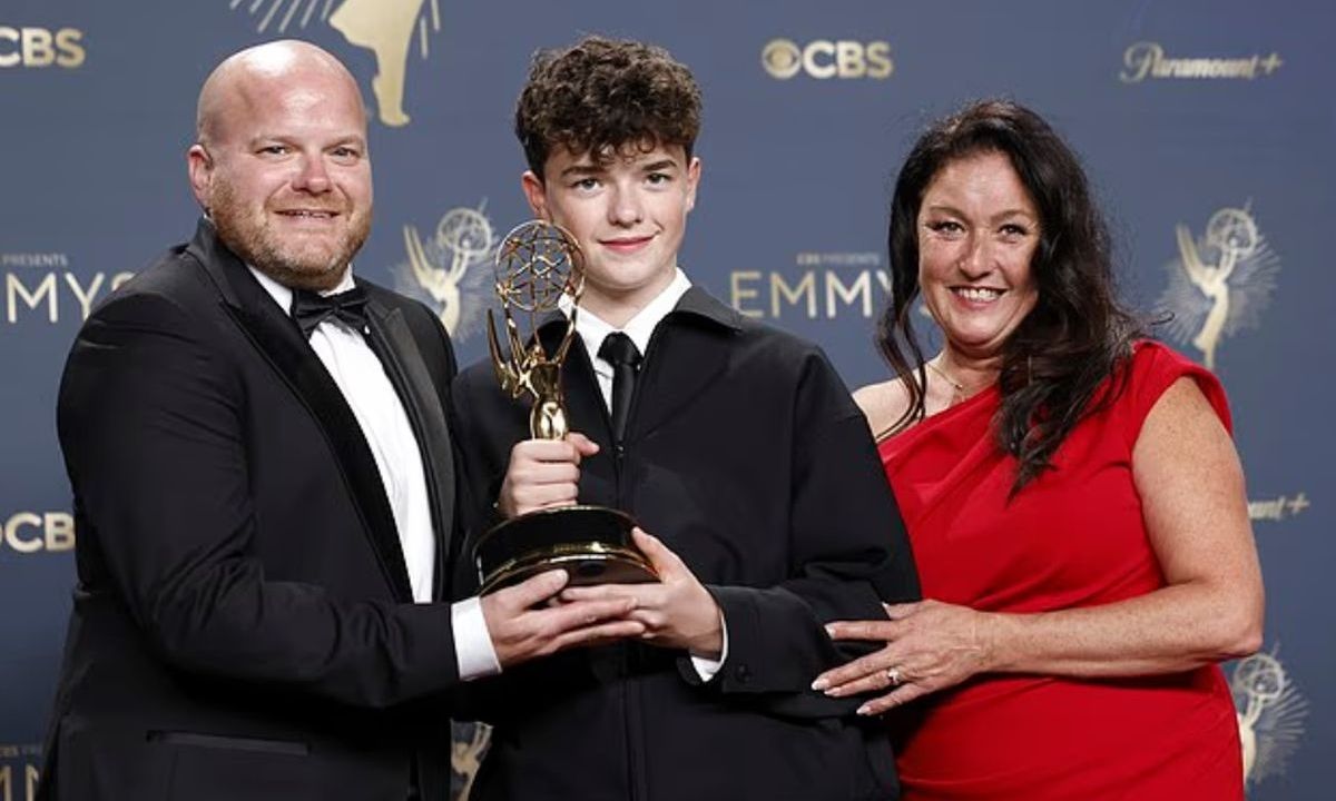 emmy-awards-2025:-μια-βραδιά-γεμάτη-εκπλήξεις,-λάμψη-και-μεγάλους-νικητές