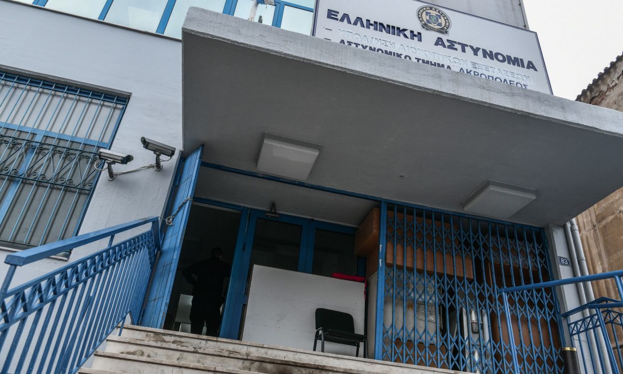 Τραγωδία-στον-Πειραιά:-Κρατούμενος-βρέθηκε-απαγχονισμένος-μέσα-σε-αστυνομικό-τμήμα