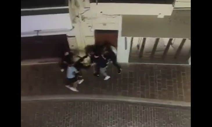 Ρέθυμνο:-Άγριο-ξύλο-μεταξύ-νεαρών-στο-παλιό-λιμάνι-–-Βίντεο