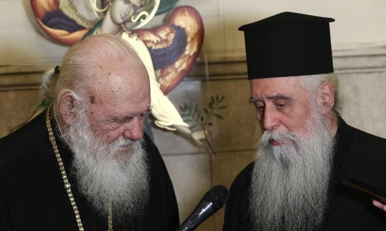 Ο-νέος-Αρχιεπίσκοπος-Σινά-Συμεών-στον-Αρχιεπίσκοπο-Ιερώνυμο