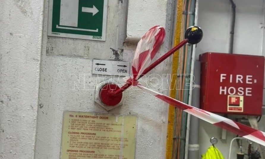blue-star-chios:-Αυτή-είναι-η-υδατοστεγής-πόρτα-που-συνέθλιψε-τον-20χρονο-Τάσο-–-Βίντεο-ντοκουμέντο