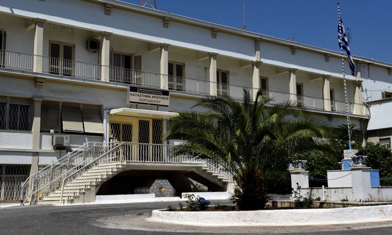 «Ναρκω-βροχή»-πάνω-από-τις-φυλακές-Κορυδαλλού:-Εκτοξεύθηκαν-πακέτα-με-κοκαΐνη-από-τον-δρόμο
