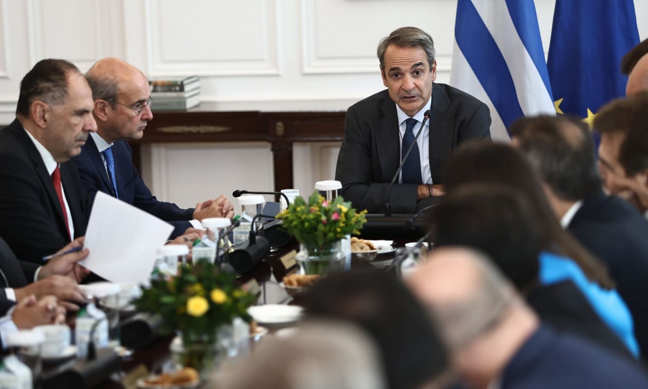 Μητσοτάκης-για-εξωτερική-πολιτική,-ΟΠΕΚΕΠΕ-και-Τέμπη:-«Μας-χτυπούν-με-fake-news»